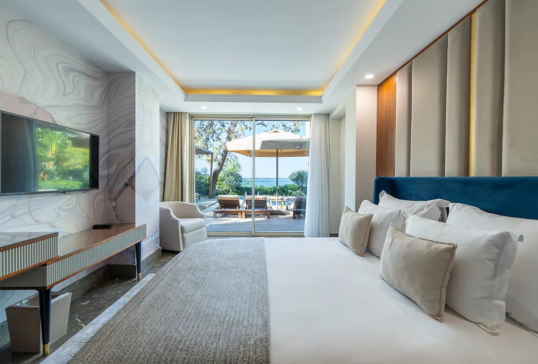 Superior Pool Suite