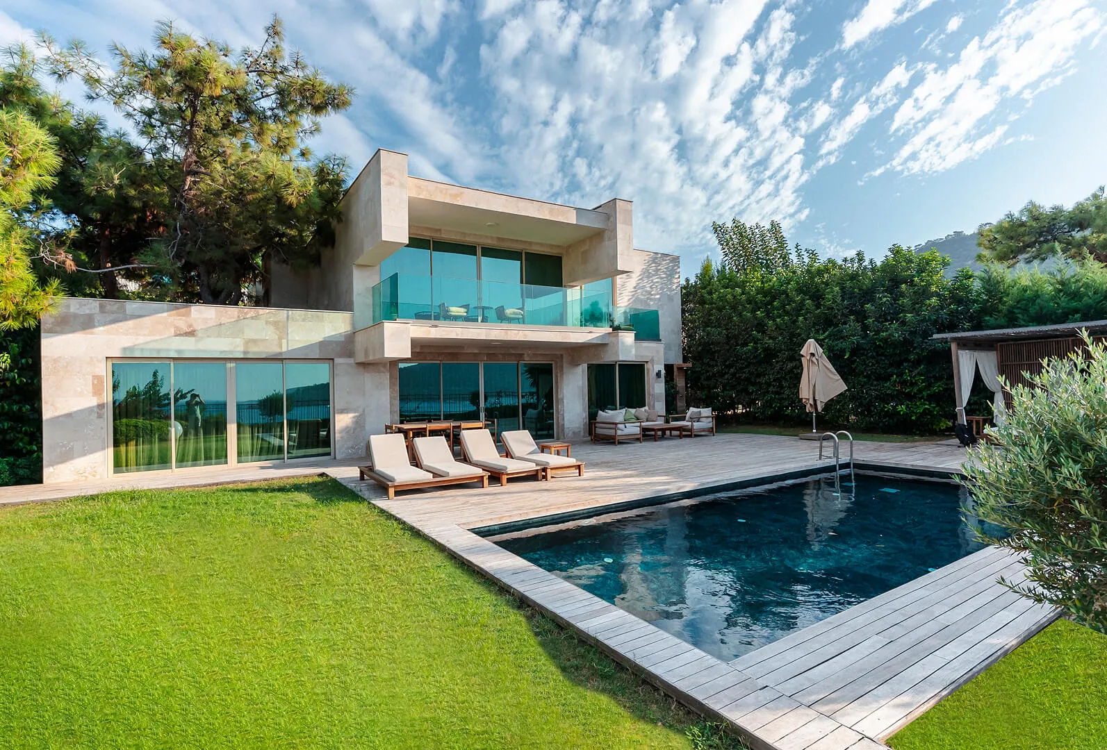 Zeus Villa